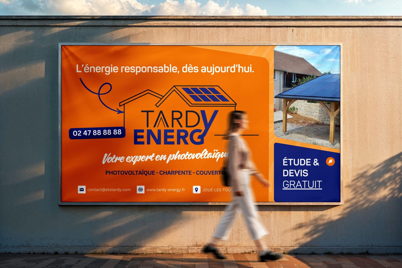 Panneau publicitaire orange Tardy Energy « L'énergie responsable, dès aujourd'hui », expert en photovoltaïque, création support de communication par Aptitude Pro.